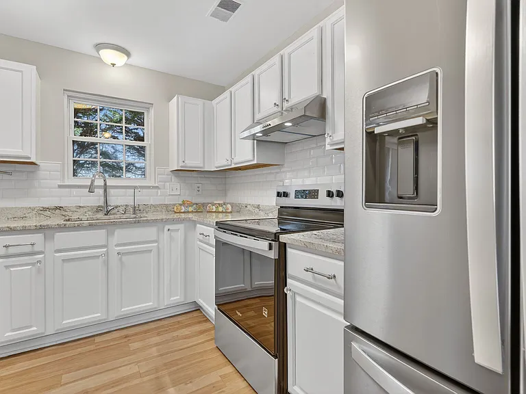 8 Suncroft Ct — Photo 9