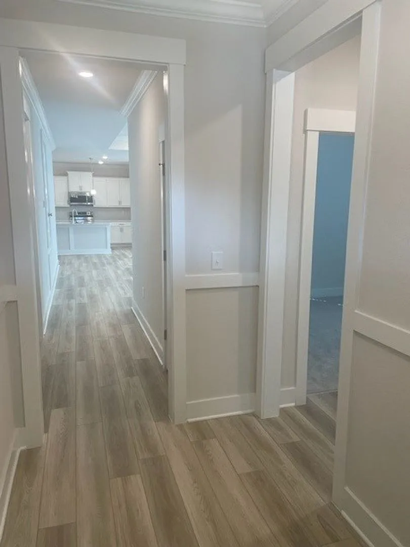4 Bedroom/2 Bathroom Minutes from Local Beach! — Photo 2