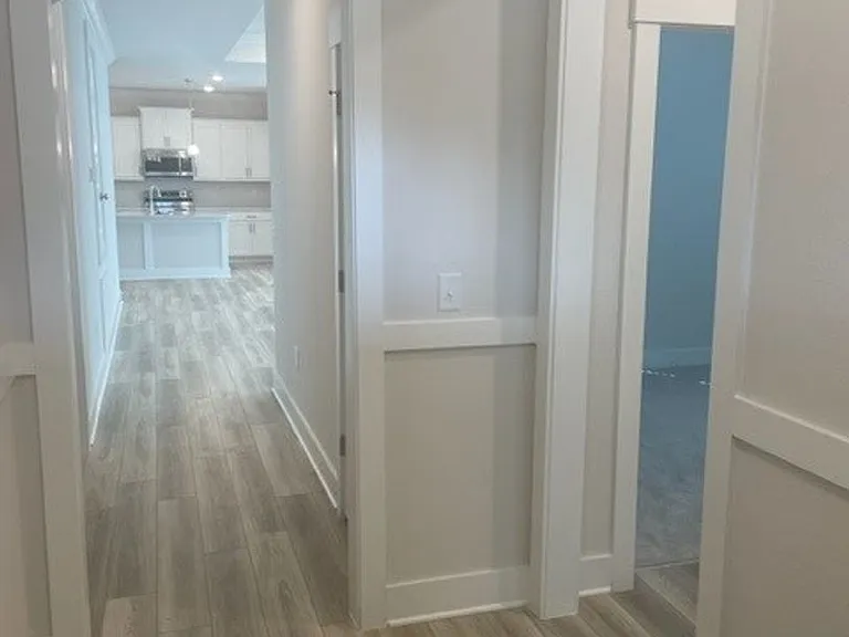 1718 Grouse St — Photo 2
