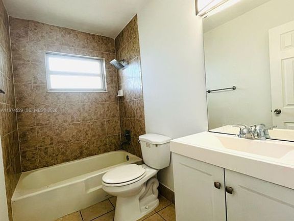 5th image of 608 SW 16th Ave APT B