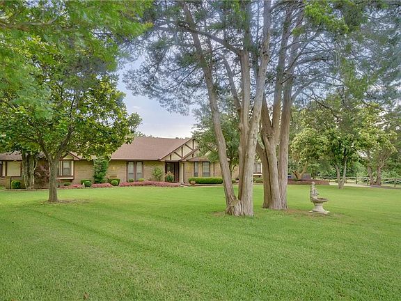2nd image of 204 Willow Creek Ct