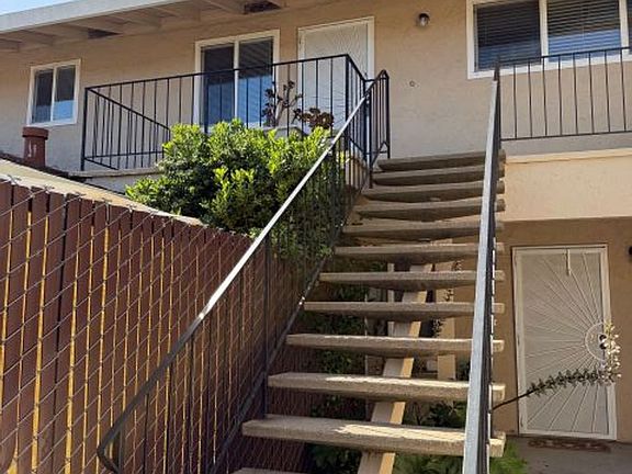 2nd image of 915 Castlewood Dr #3