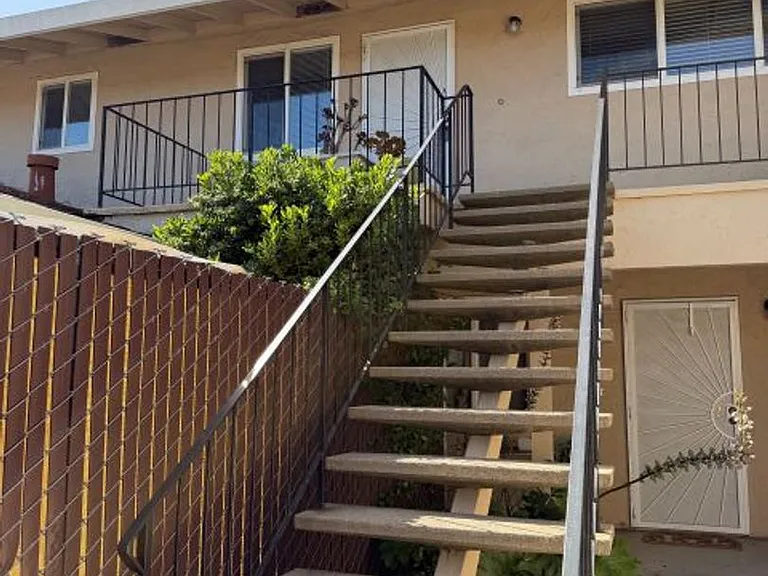 Castlewood Dr 915 — Photo 2