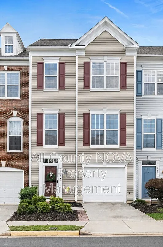 3 bed, 3.5 bath, 2000 sqft, $2,900 — Photo 1