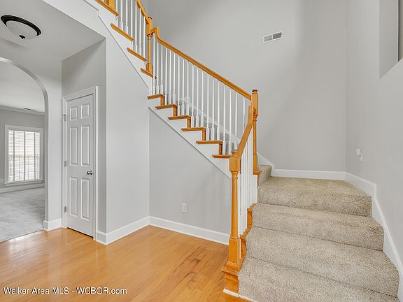 4th image of 668 Longwood Way