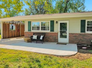 236 Warner Ct, Ballwin, MO 63021