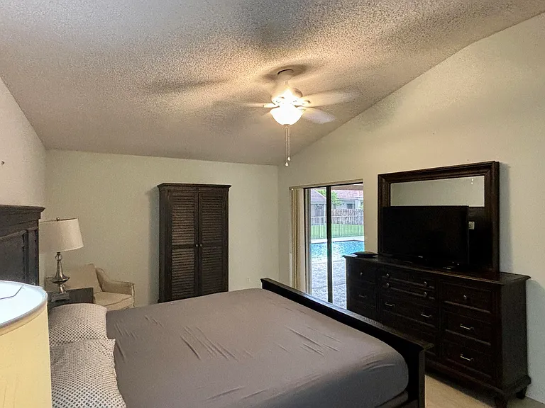 2153 Amesbury Cir — Photo 17