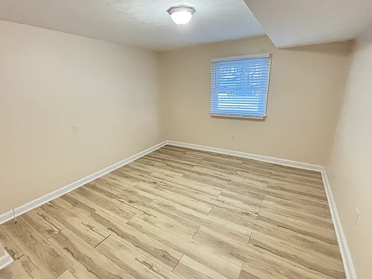 955 Crestview Ct — Photo 20