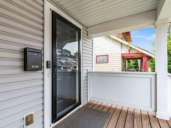 5th image of 888 Heyl Ave