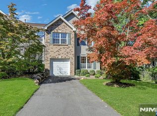377 Green Mountain Rd, Mahwah, NJ 07430