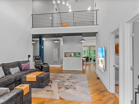 5th image of 4002 Omaha Ct