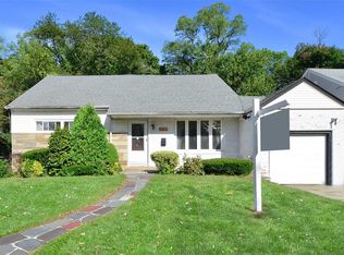 21715 Kingsbury Ave, Oakland Gardens, NY 11364