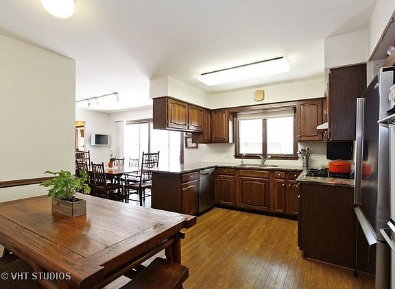 3rd image of 1616 Grove Ave