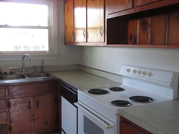 4th image of 9707 Stockbridge Dr