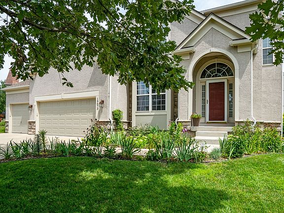 Spacious 3-car garage!