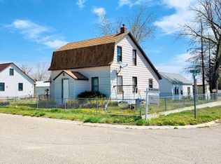 635 2nd St W, Chester, MT 59522