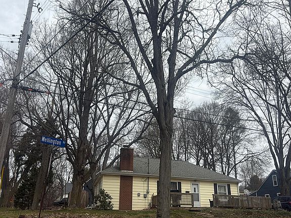 3rd image of 2704 Wellington Rd