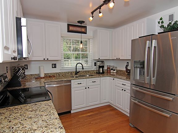 5th image of 205 Catoctin Cir NE