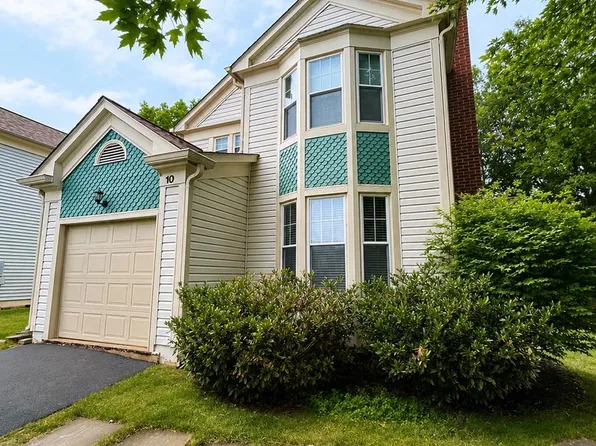 10 Fenton Wood Dr, Sterling, VA 20165