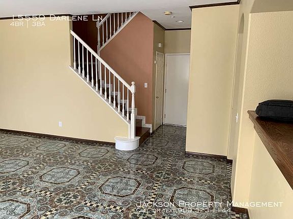 5th image of 15559 Darlene Ln