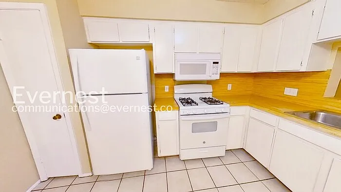 Building Photo - 204 W William Cannon Dr #B