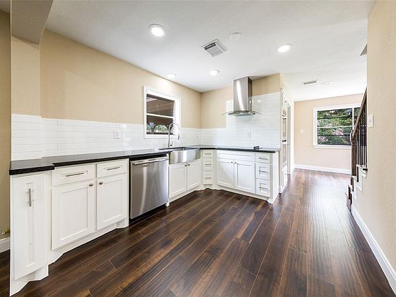 2nd image of 1806 Willow Dr