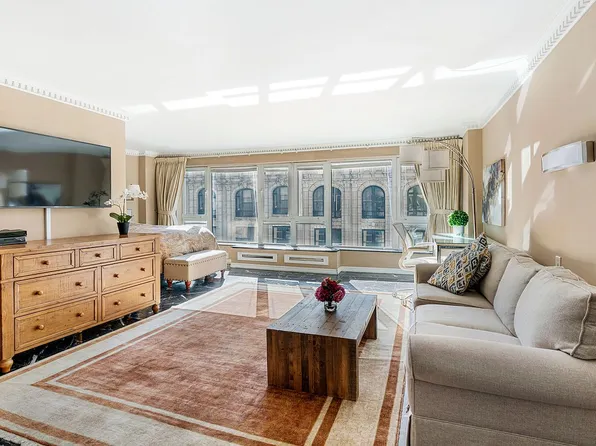 200 Central Park S APT 17K, Manhattan, NY 10019