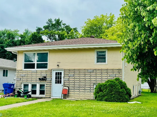 1313 14th St S, Fargo, ND 58103