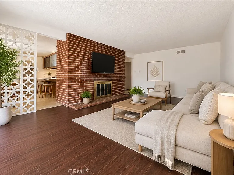 16404 Mayall St — Photo 5