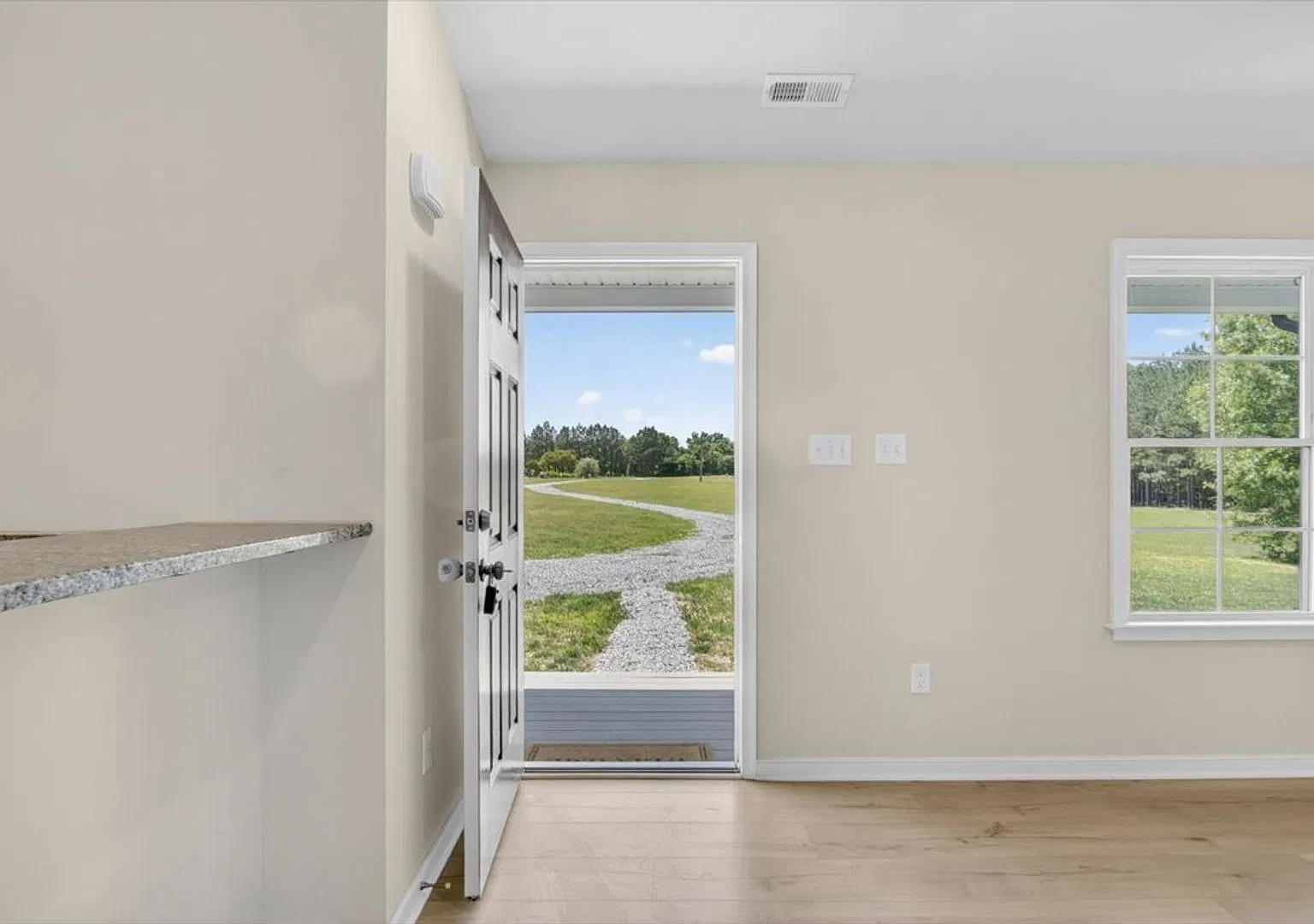 Newly Built 3 Bedroom/2 Bathroom Home with Storage Shed — Photo 2