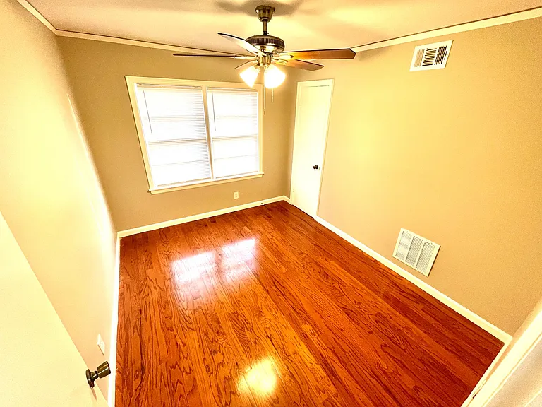 4576 Willow Rd — Photo 11