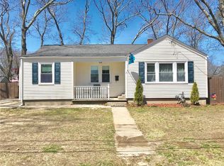 15 Lake St, Warwick, RI 02886