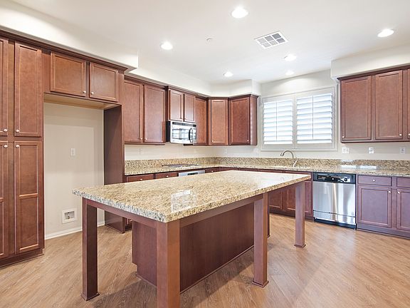 2nd image of 40891 Belleray Ave