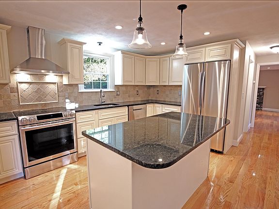 2nd image of 19 Hodgkins Dr