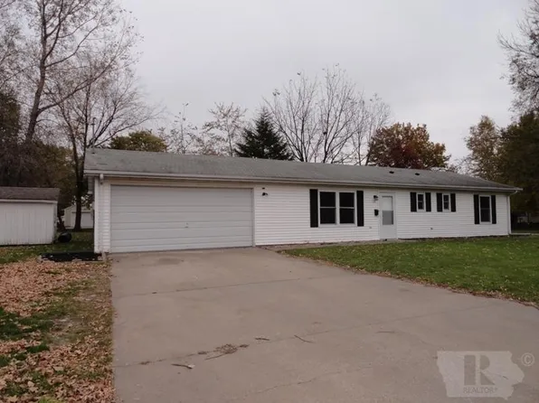 112 South Ln #J, Oskaloosa, IA 52577