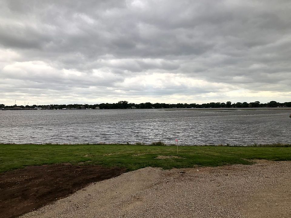 1st image of 250 Twin Harbor Dr