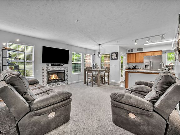 3rd image of 23004 Chandlers Ln #4-102