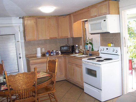 4th image of 1374 Taylor Ave