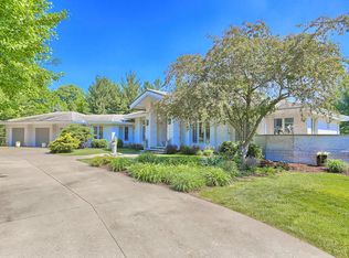 1304 Cross Creek Rd, Mahomet, IL 61853