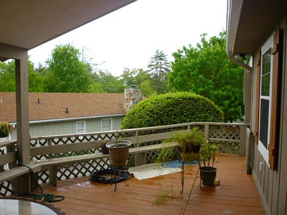 5th image of 71 Plumtree Ln
