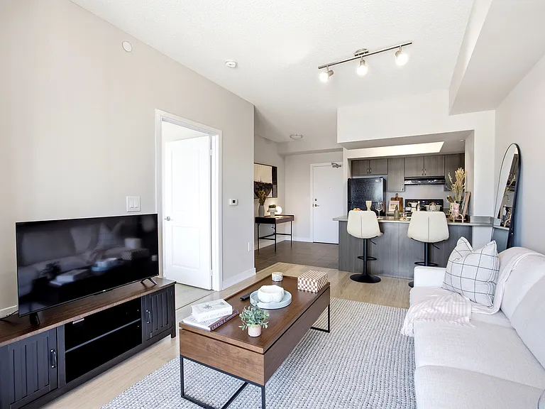 570 Bay St — Photo 41