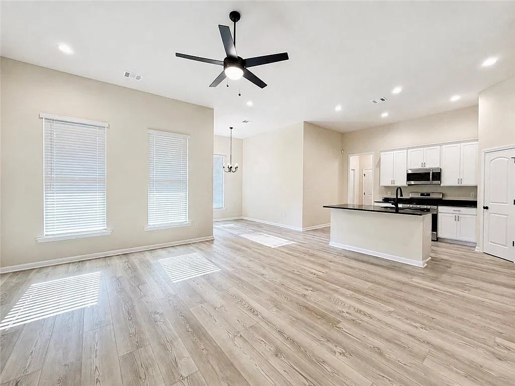 3 bed, 1844 sqft, $2,000 — Photo 4