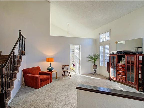 3rd image of 23935 Creekwood Dr