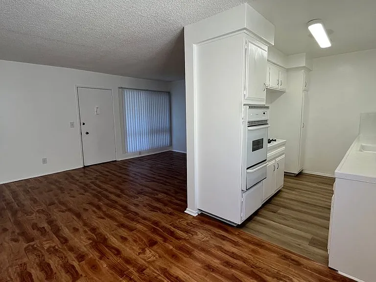 524 E Cedar Ave — Photo 17