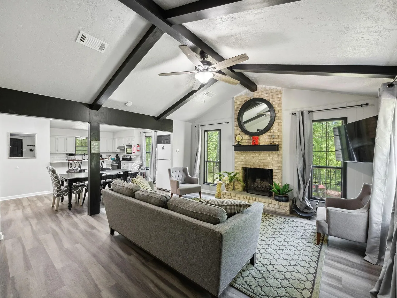 4 bed, 2.0 bath, 1872 sqft, $2,200 — Photo 4