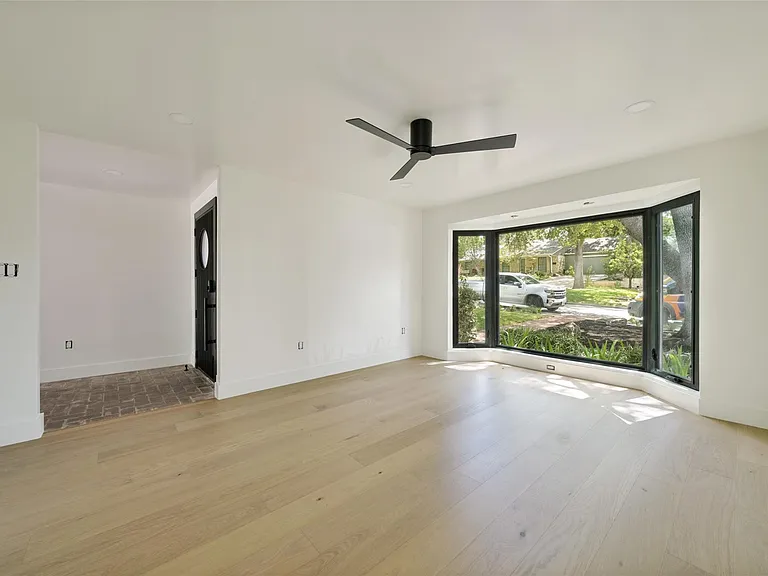 2504 Briargrove Dr — Photo 4