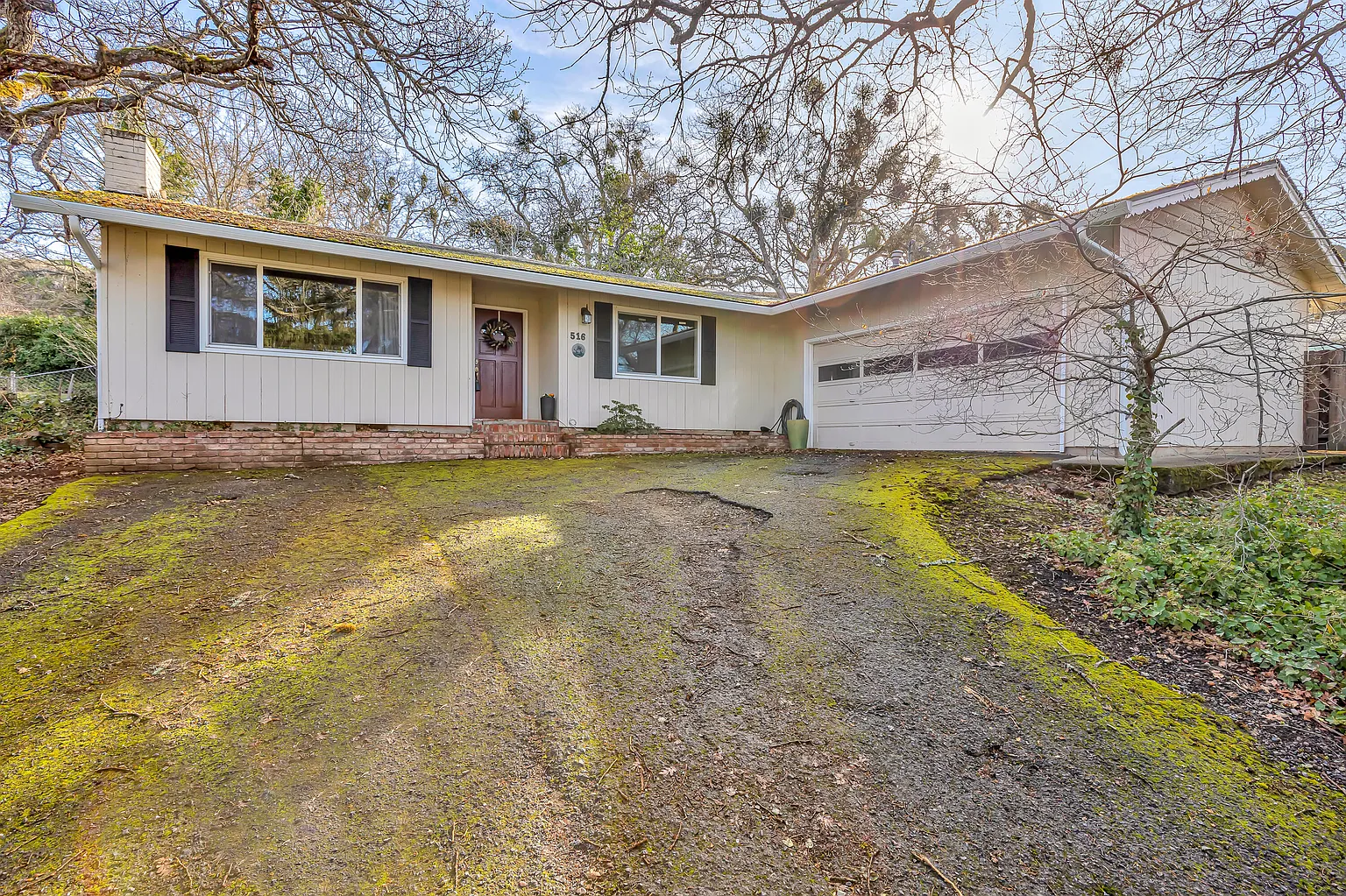 516 Valley View Dr photo 1