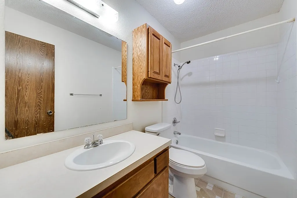 2 bed, 925 sqft, $1,090 — Photo 2