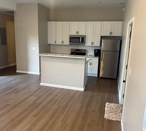 5th image of 2154 Forest Ave Townhome C