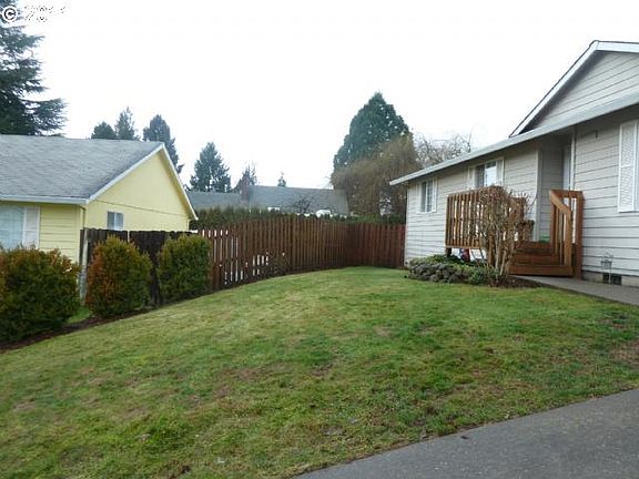 2nd image of 381 NW Jason Ct